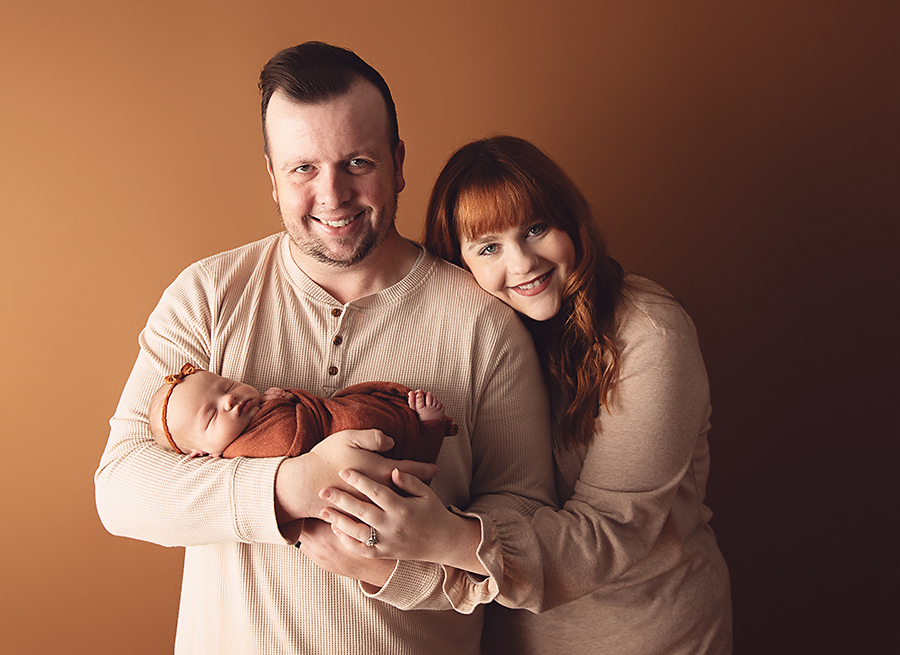 family wearing earth tones for newborn family photos