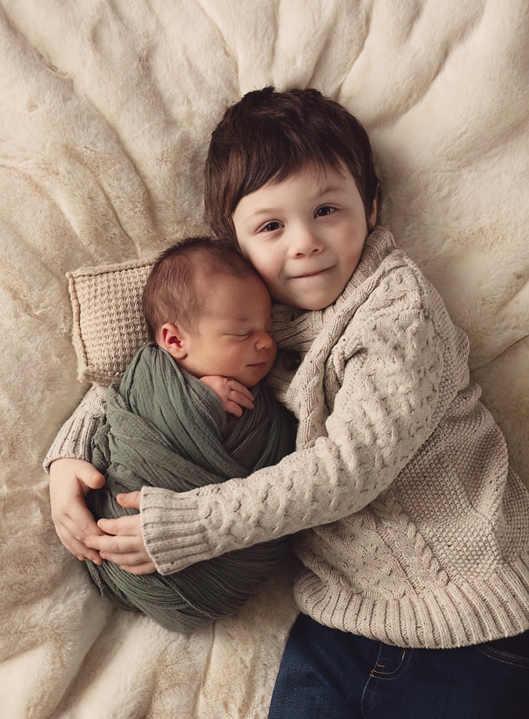 neutral color clothing for newborn and sibling photo session